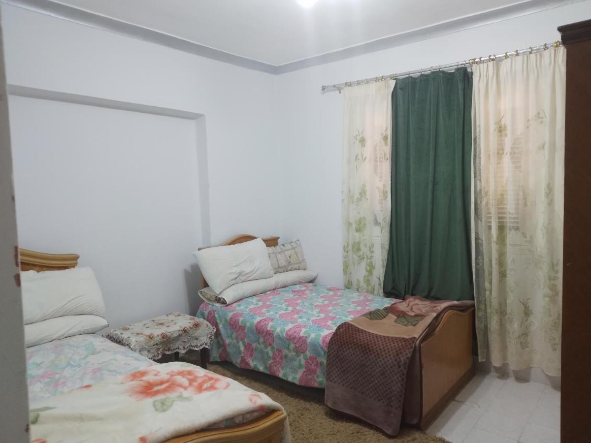 Single Bed in Male Dormitory Room with Shared Bathroom