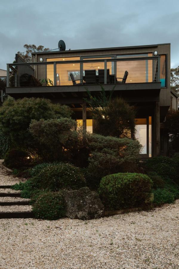OCEAN VIEW Coastal 3 BEDROOM Retreat in Lorne - Balcony, Fireplace, Free WiFi Warm Coastal Charm - Chambres d'hôtes Lorne