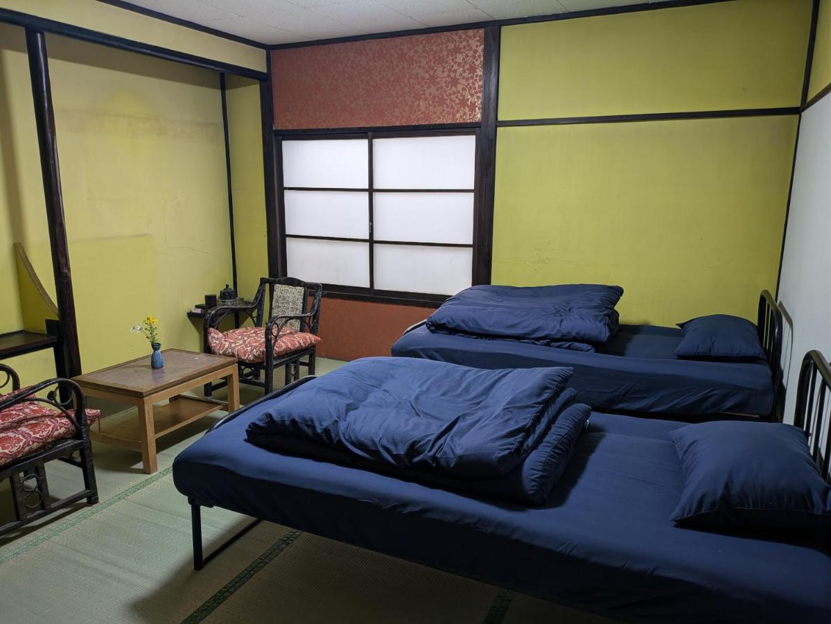 Cama Individual en habitación compartida femenina
