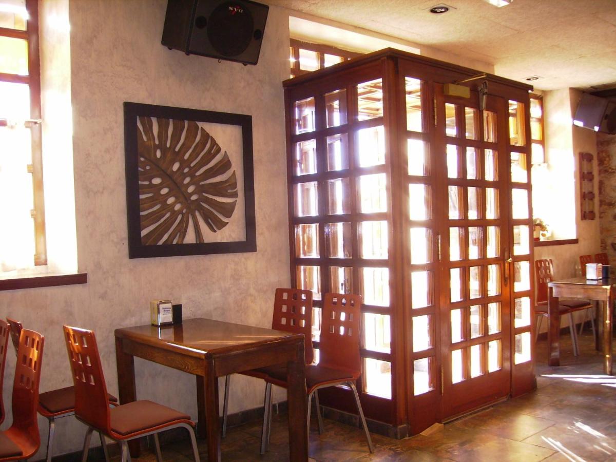 Hostal Restaurante Arangoiti - B&B