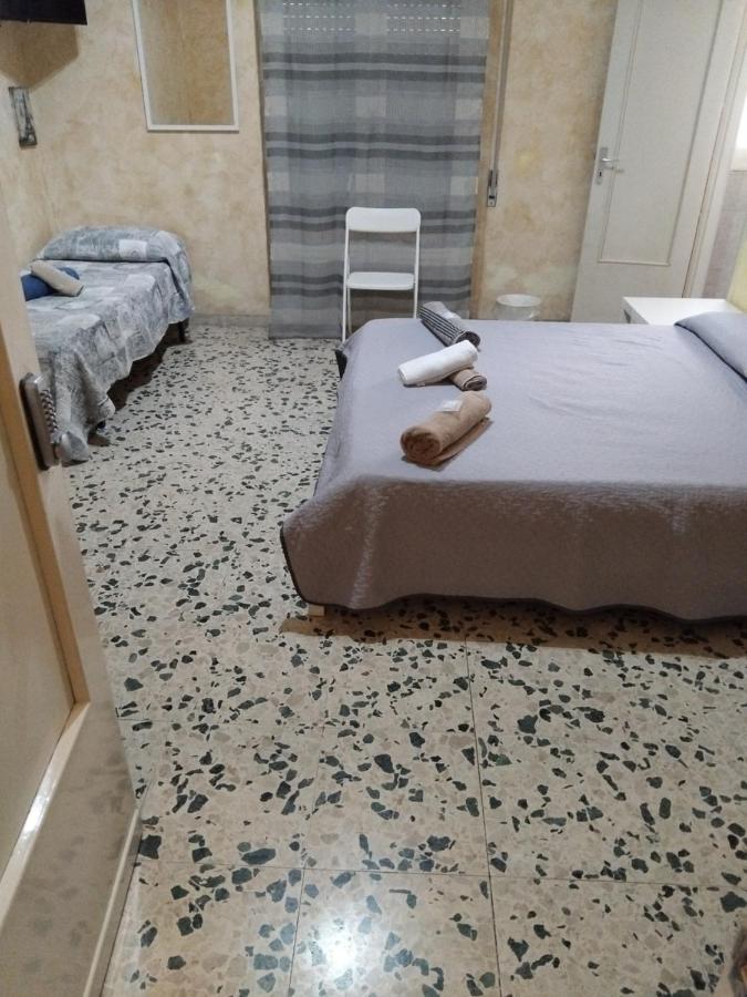 fontanarossa airport room catania bagno privato in camera 800 mt aeroporto - B&B Catania