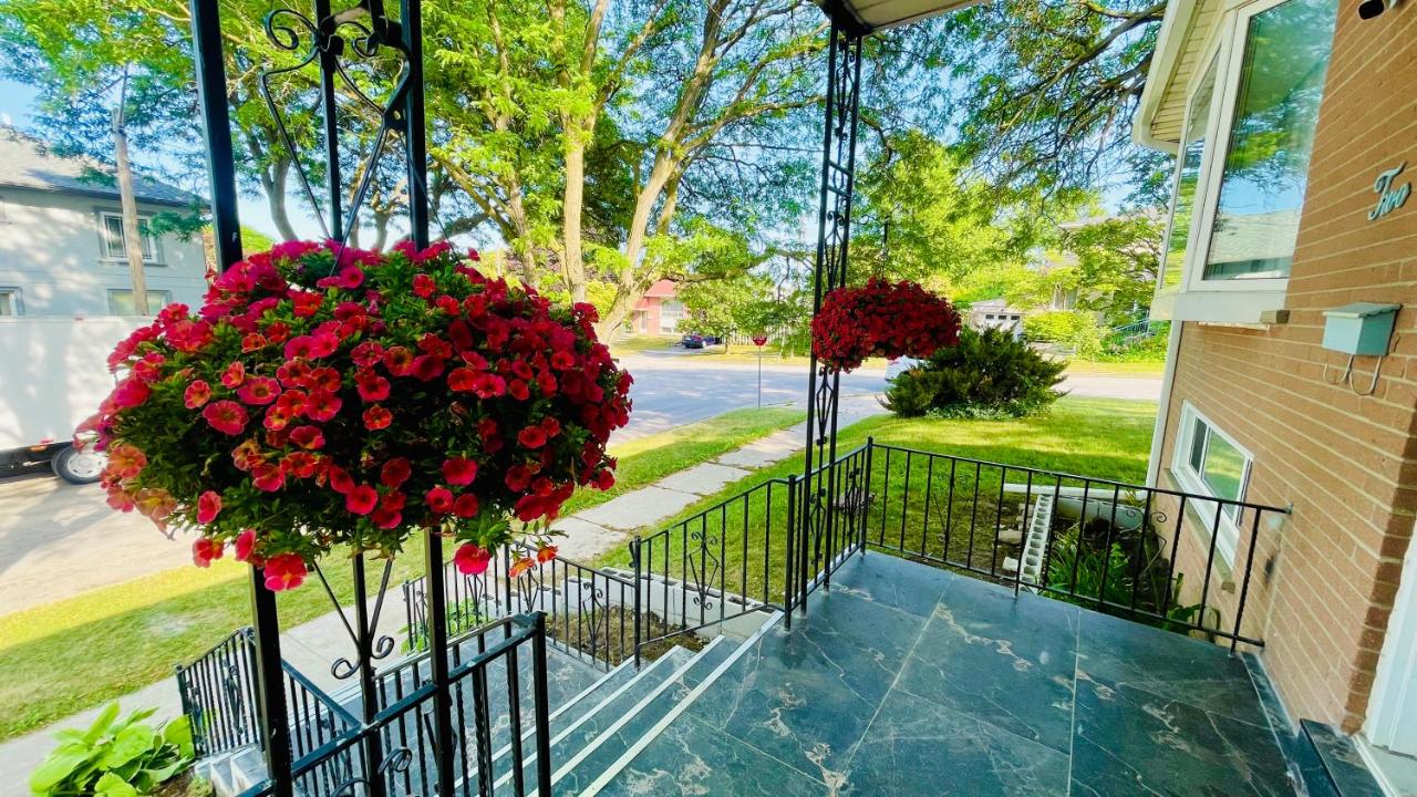Cozy Home 10 Mins From Toronto Airport With Free Parking - B&B Toronto