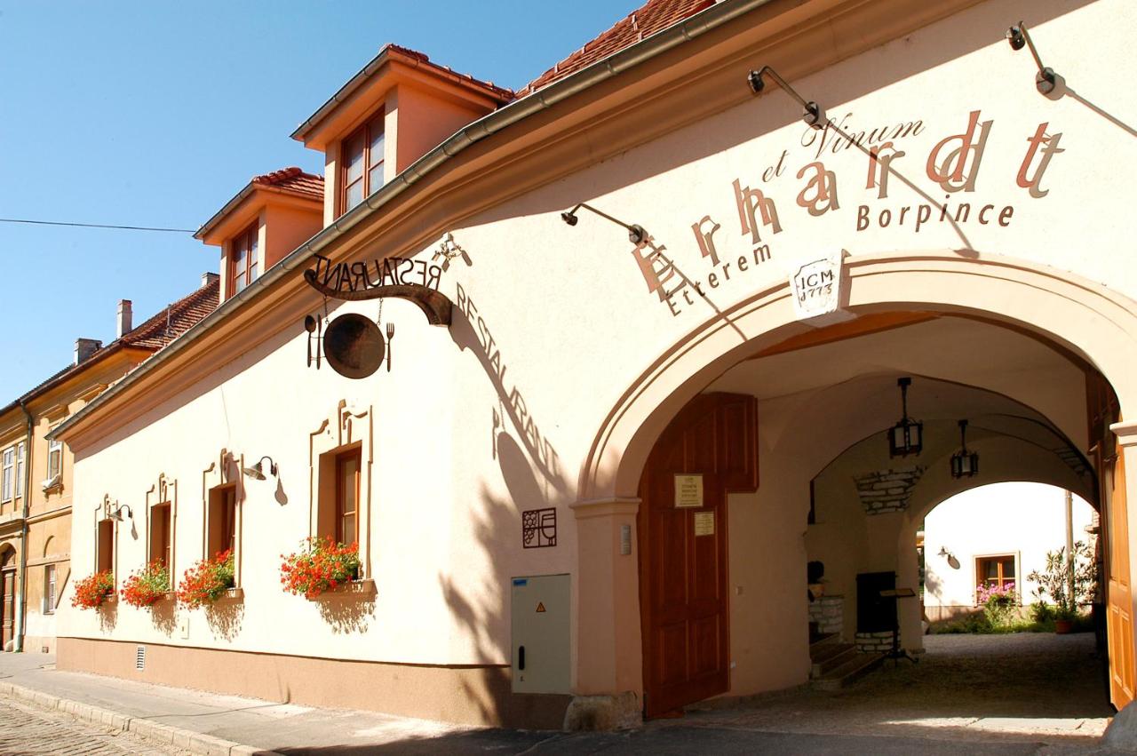 B&B Sopron - Erhardt Panzió - Bed and Breakfast Sopron