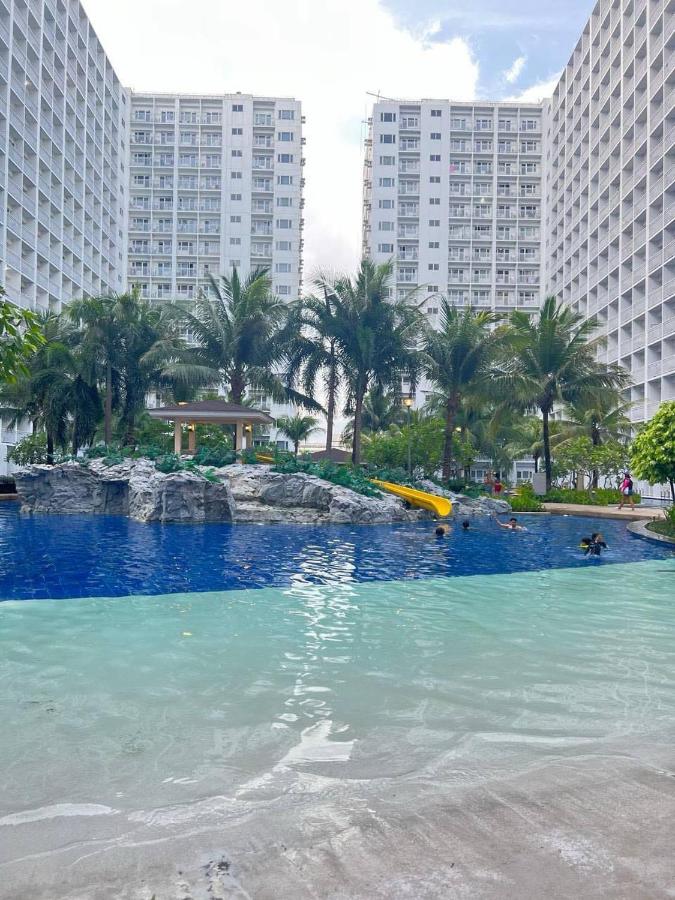Sevillano's City Escape at Shore 1 Near MOA - B&B Manila