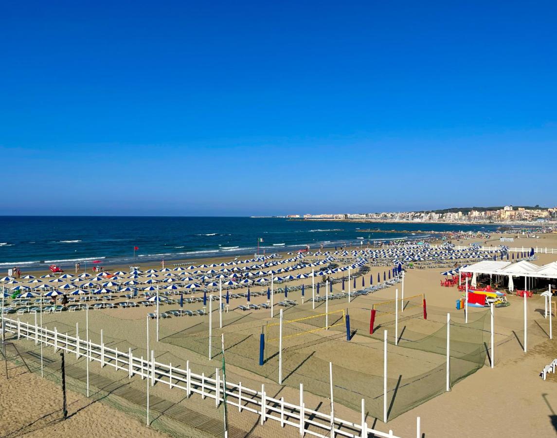 NINFEA SEAVIEW APARTMENT - Elegant, Bright and Spacious, Steps from the Sea & Station - B&B Nettuno