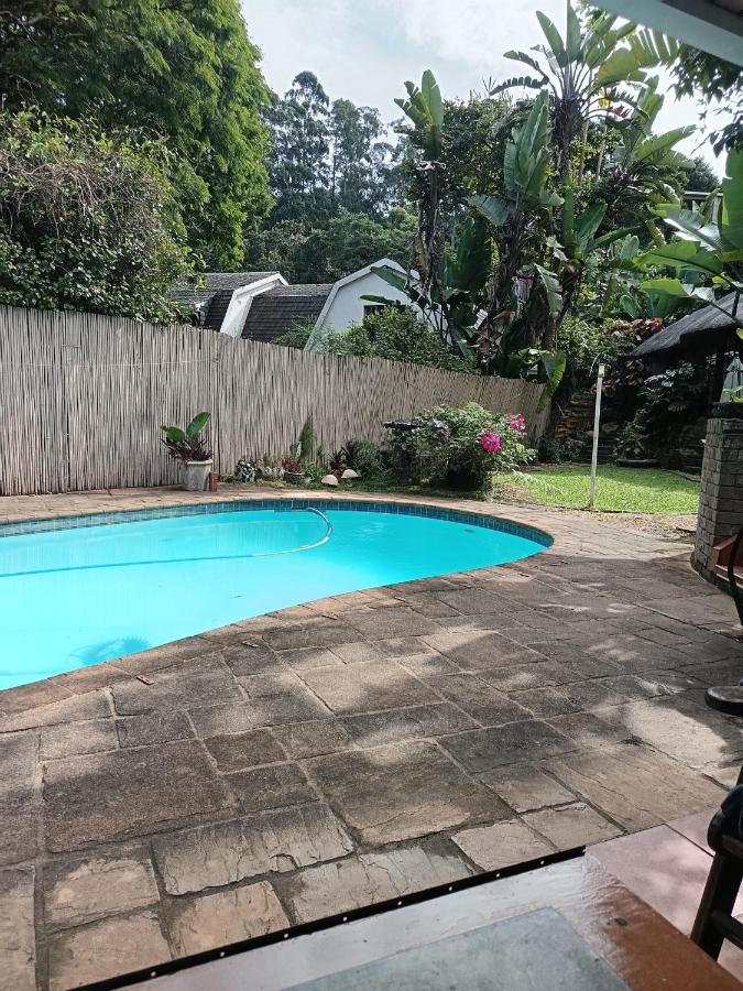 Apartment-double storey-2 bedrooms-own bathroom, kitchen, dining room, entrance, lounge, patio - B&B Pinetown