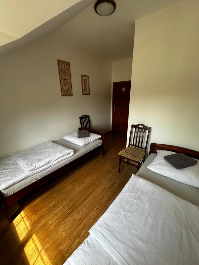 Großes Zweibettzimmer