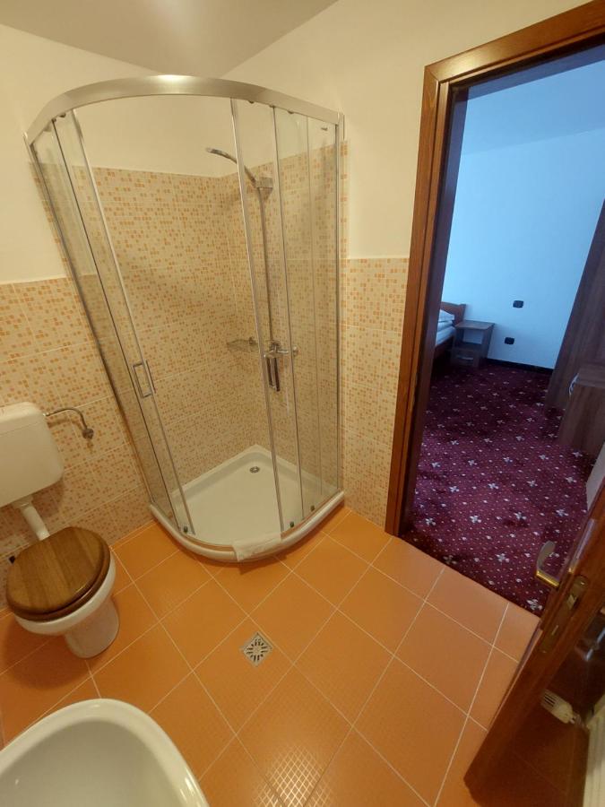 Camera Doppia con Letti Singoli