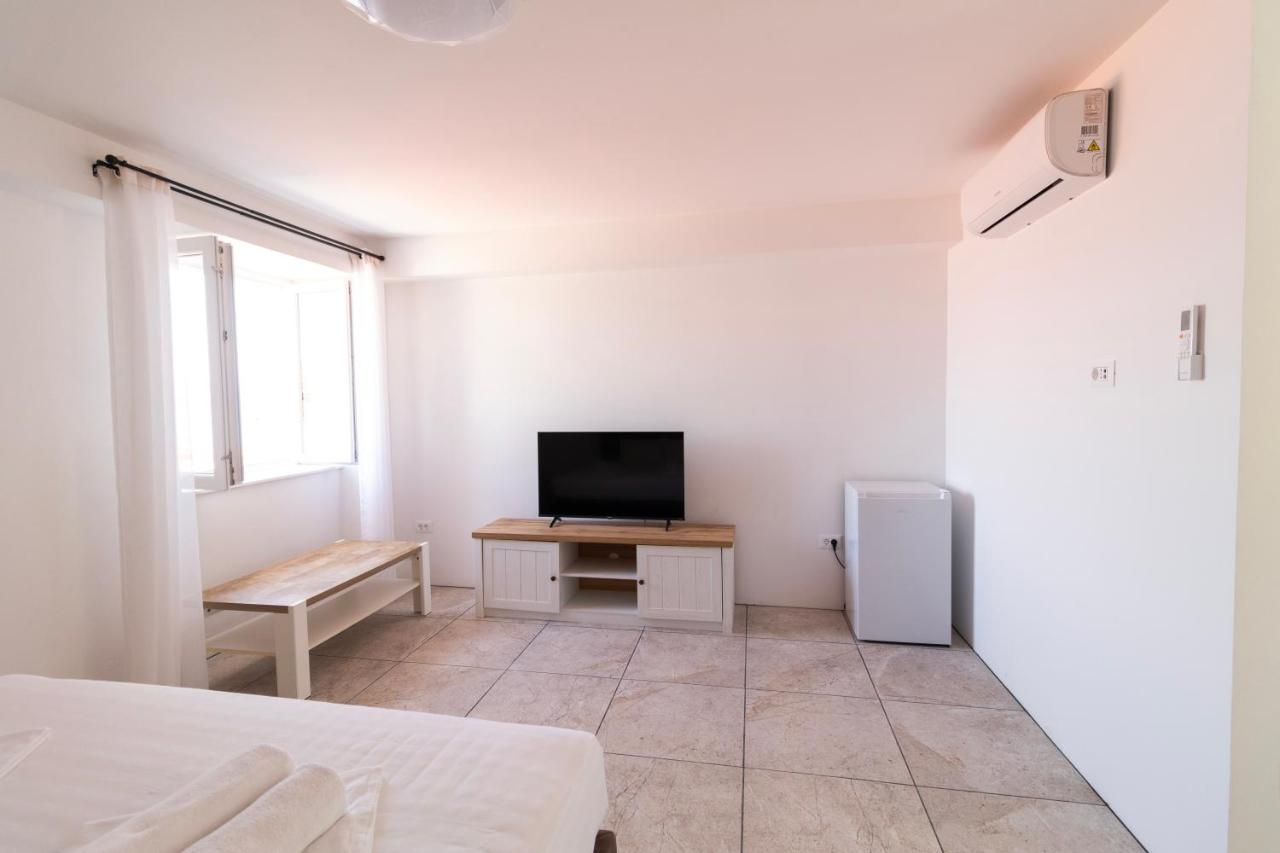 One-Bedroom Apartment with Sea View