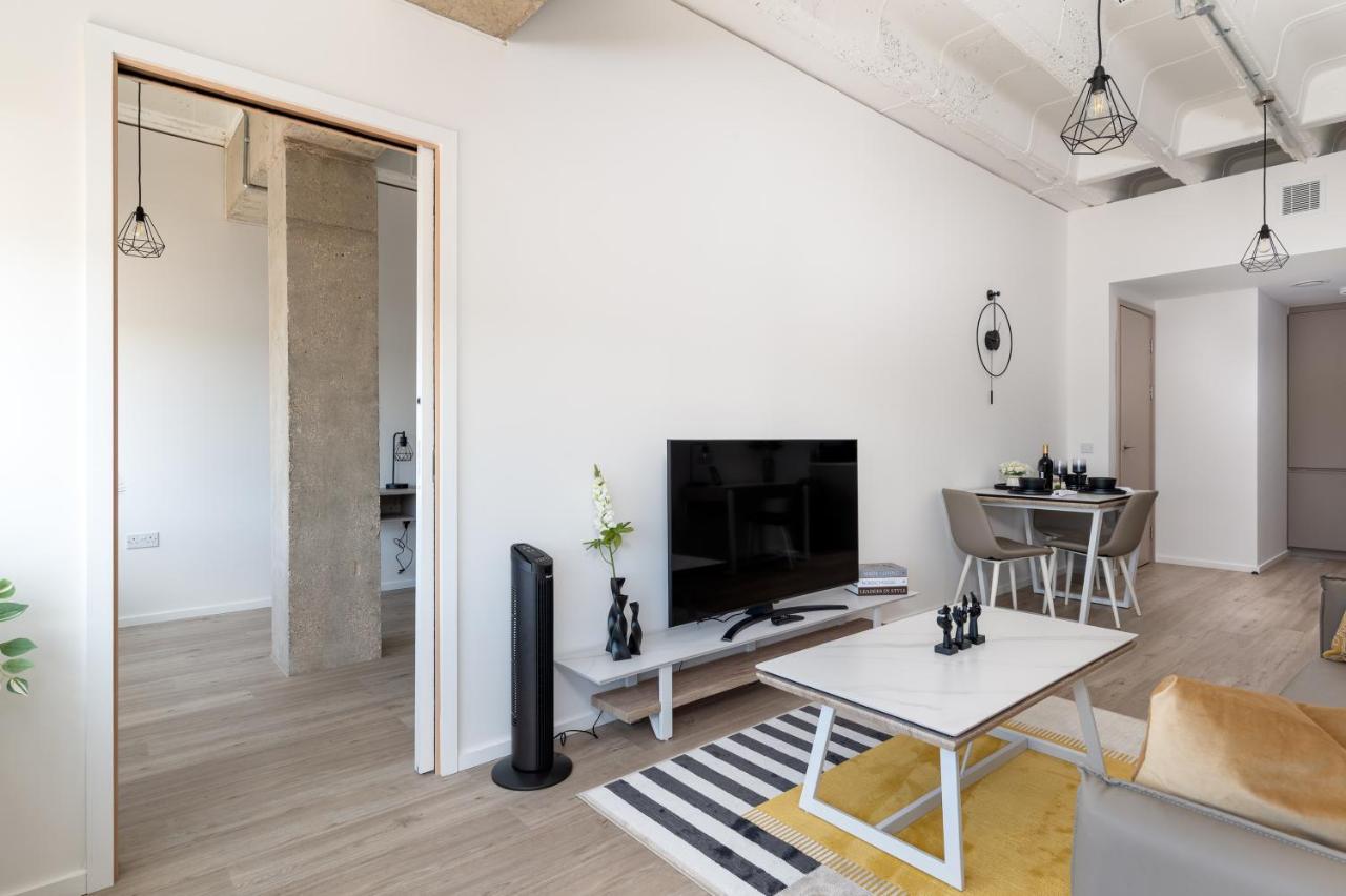 The Yellow Suite for Professionals at MK Central with Free Parking and Fast Wi-Fi - B&B Milton Keynes