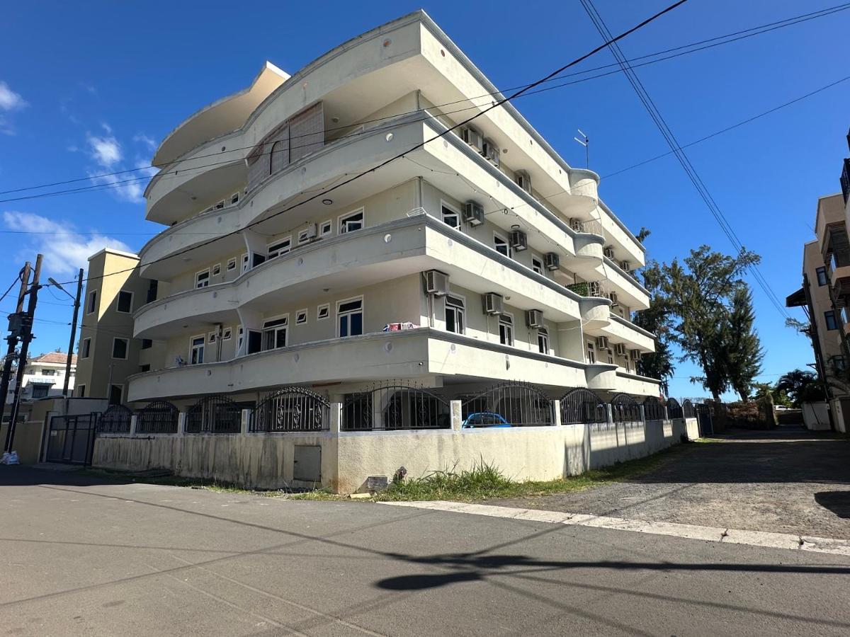Kazafibi B4 - Beachfront Residence, Balcony with Side Sea View - 30s walk - B&B