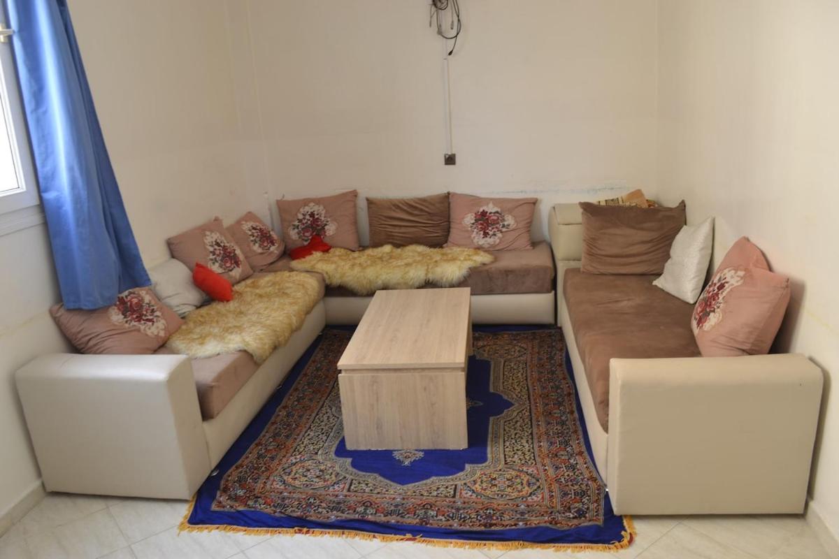 "Cozy apartment with essentials - 10-min drive to the beach and souk" - B&B Agadir