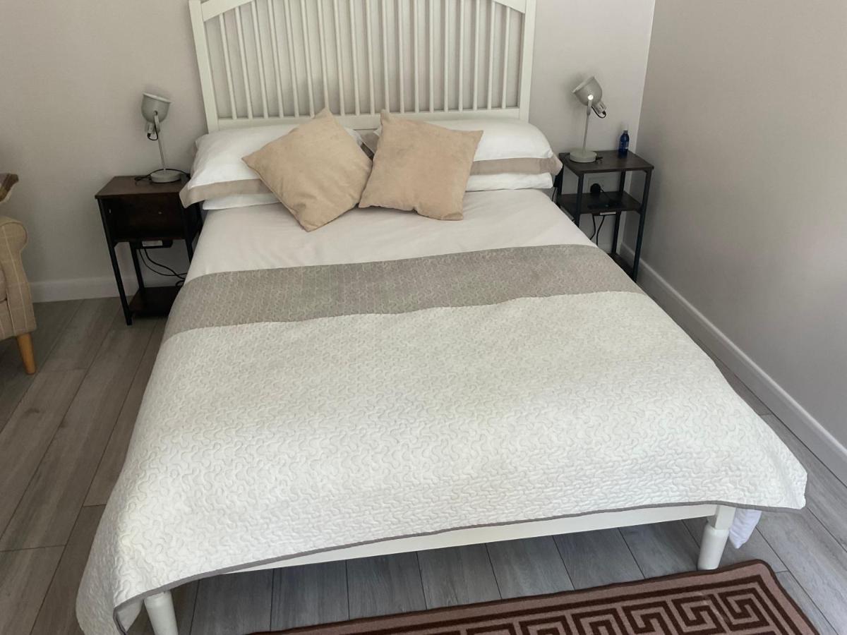 The Meadow Garden Guest Room - B&B