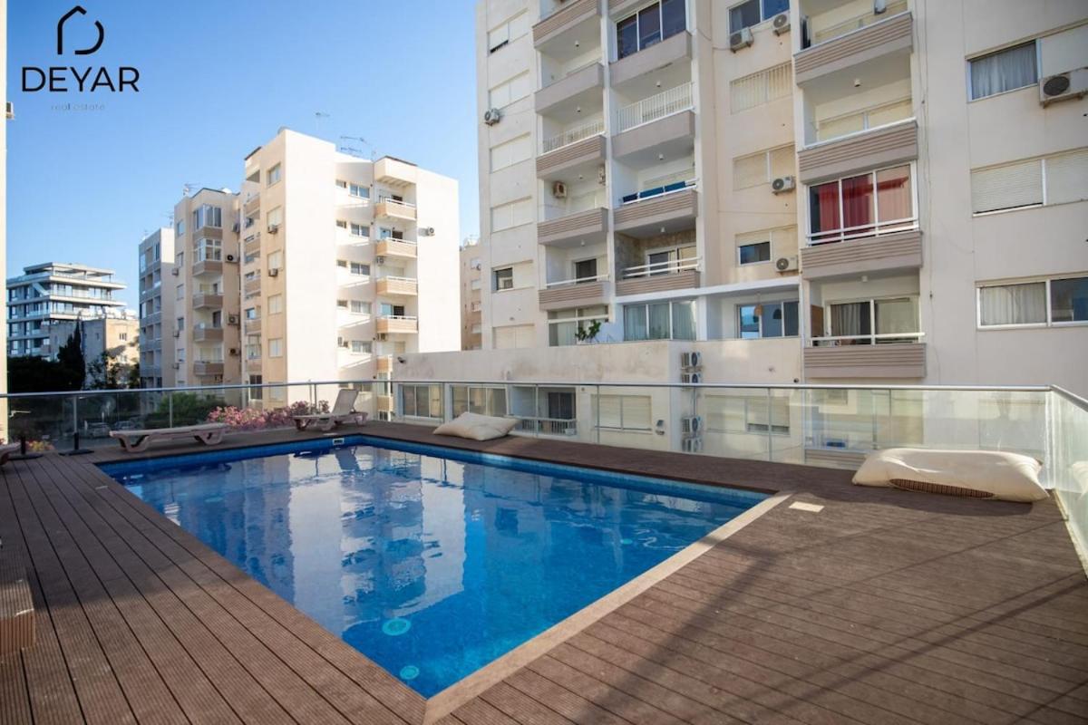 Sea View Apartment with Pool - Relax by the Coast - B&B