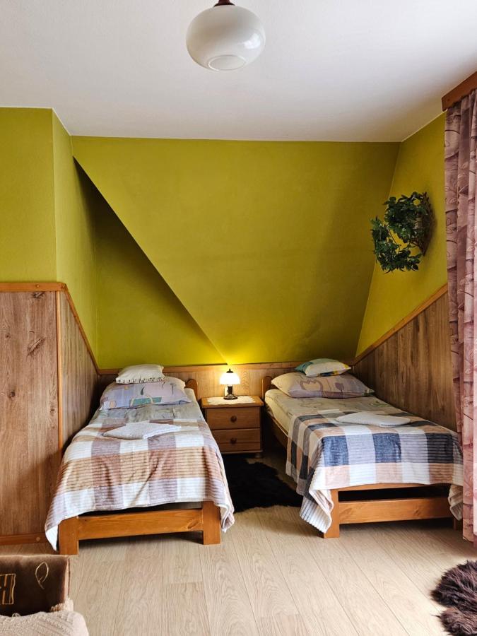Dreibettzimmer mit eigenem Bad