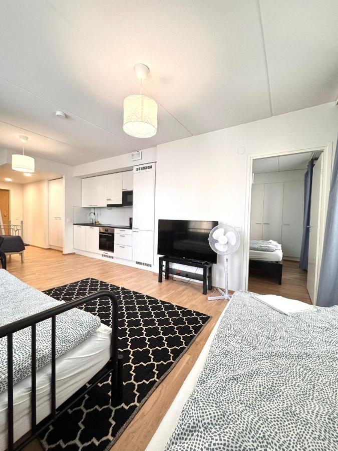 Easy Stay Rooms & Apartments near Airport - B&B