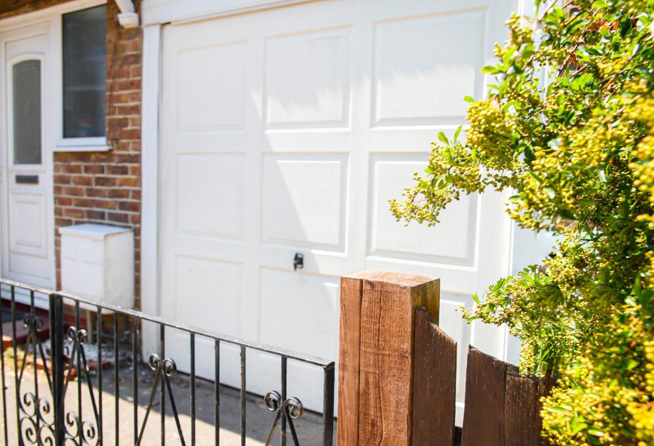 Brighton & Hove 4 bedrooms house with free parking in garage - B&B The City of Brighton and Hove