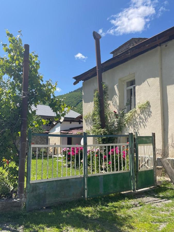 Jimsher Naveriani Guesthouse - Chambres d’hôtes Zhabeshi