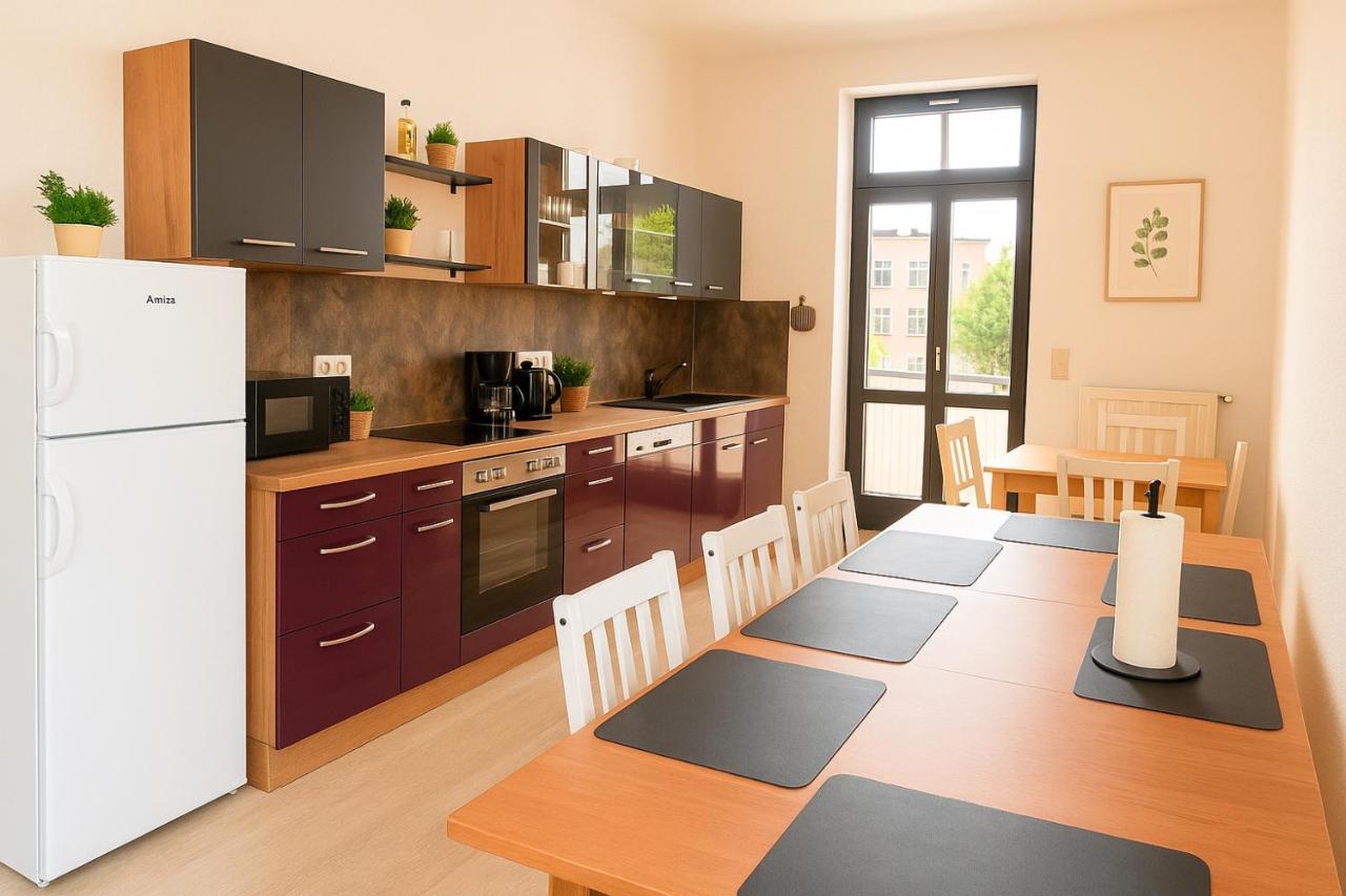 Großzügige Ferienwohnung mit Balkon 2 Parkplätze Badewanne - Chambres d’hôtes Chemnitz