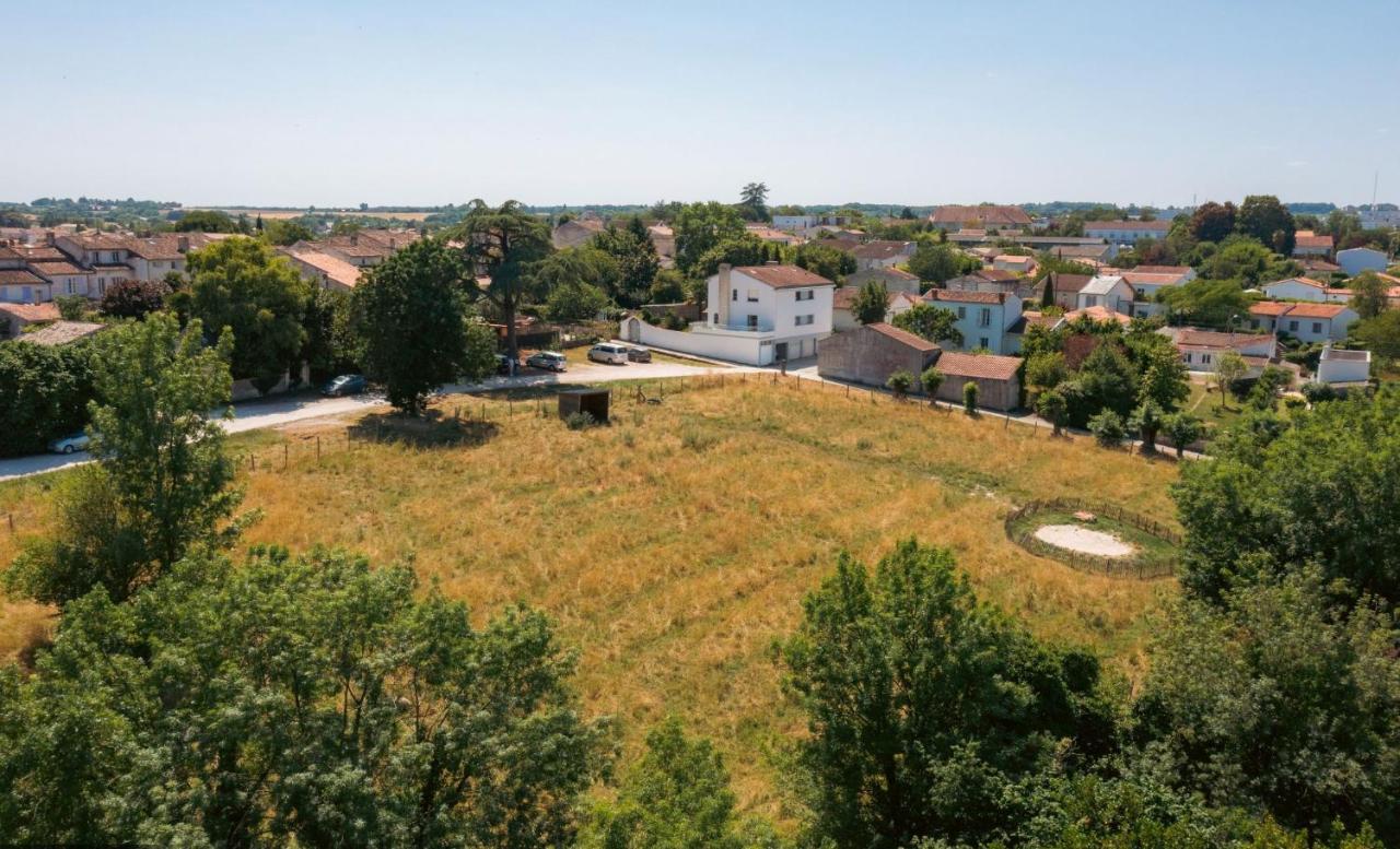 Les Arènes - Grande maison familiale rénovée, 6 à 12 personnes , Vue sur les Arènes, Garage véhicule électrique, Parking Gratuit - B&B Saintes