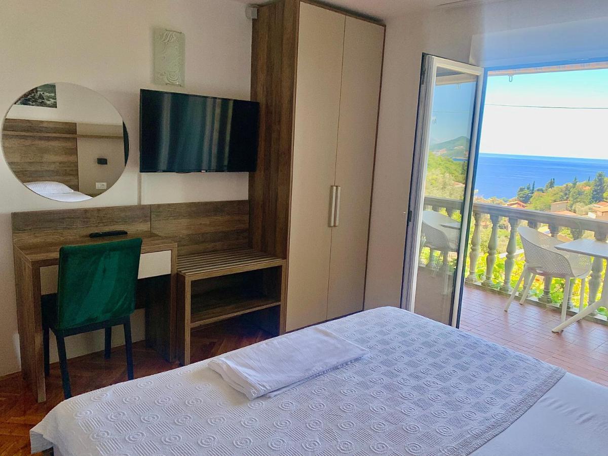 Double Room with Balcony and Sea View