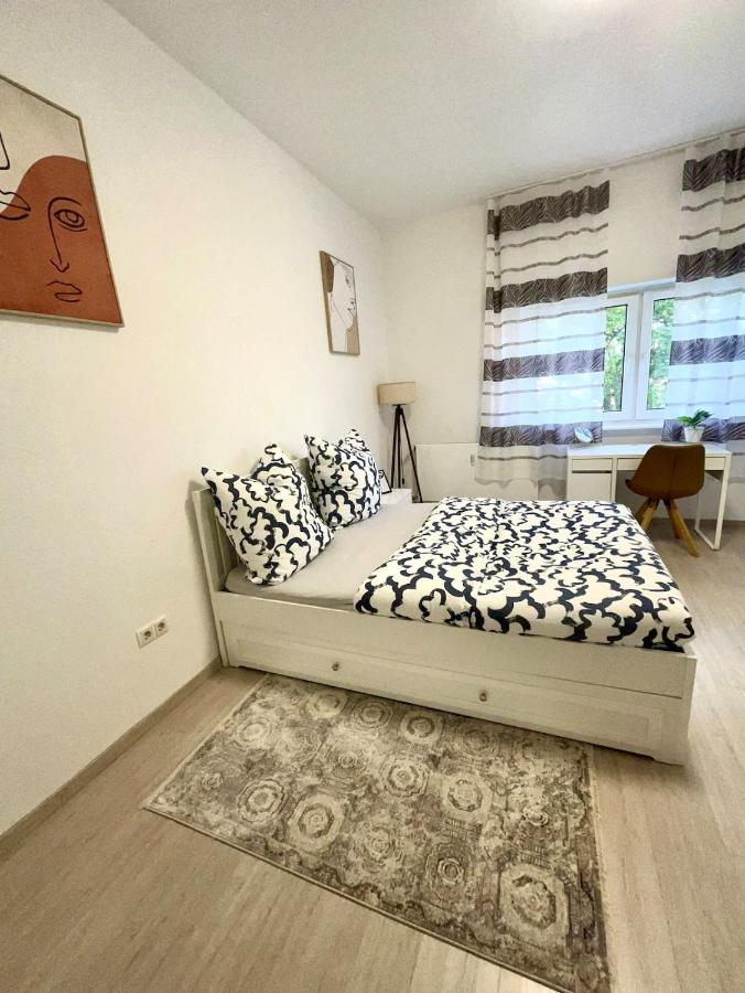 Schönes Zimmer in einer 3er WG-Wohnung geeignet für einen Mann shared apartment - B&B Ludwigshafen sul Reno