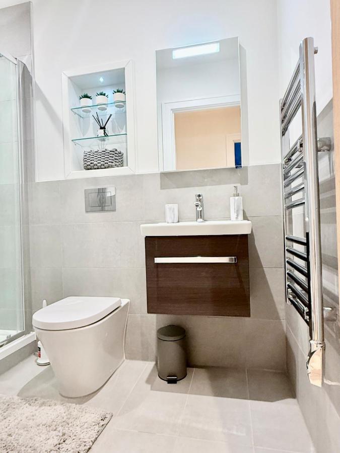 Luxury 2bed With Gym & Parking - Bed and Breakfast New Malden