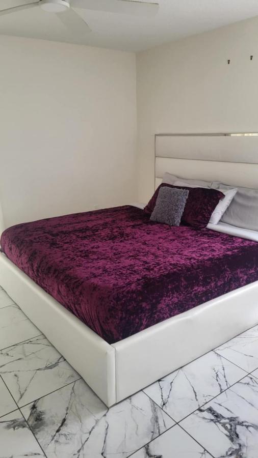 Canal front new everything near Boca Grande Beach - B&B Rotonda West