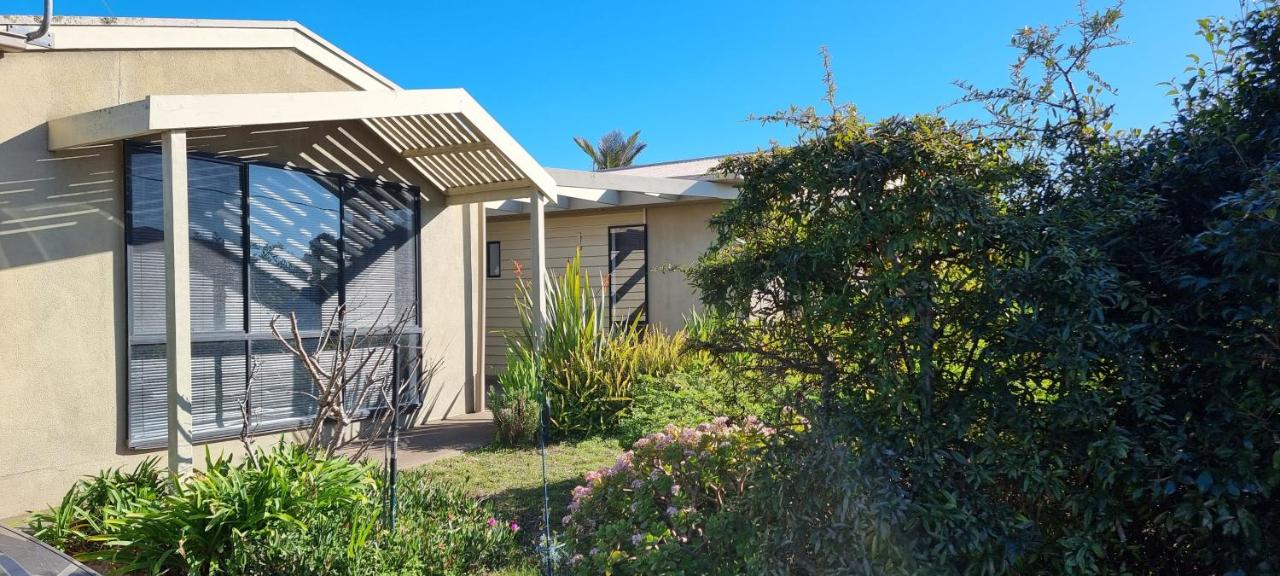 Located in tranquil street and only 200 metres from the beach - B&B