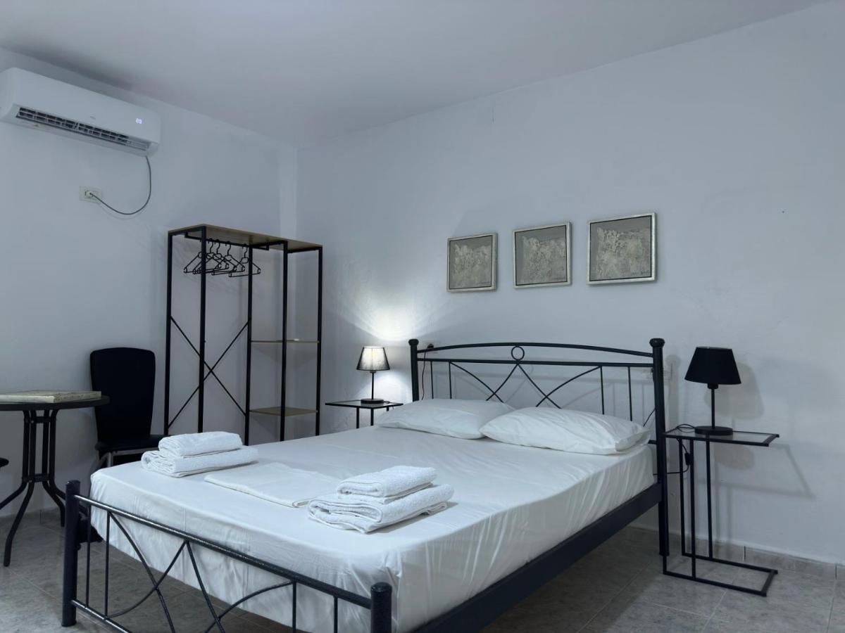 Retzos rooms - Bed and Breakfast Himarë