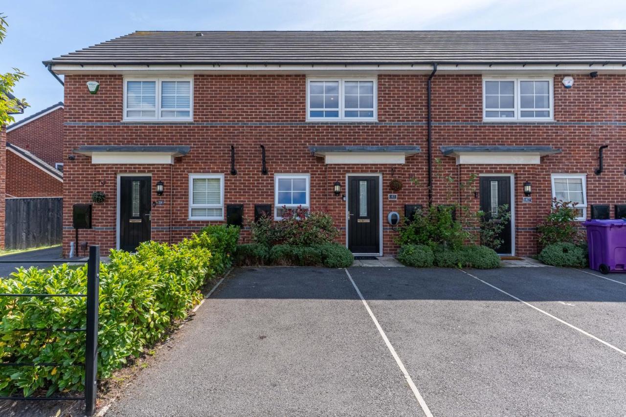 Walk To Airport - 3 Bedrooms x2 Driveway - EV Charging - Washer & Dryer - Chambres d'hôtes Liverpool