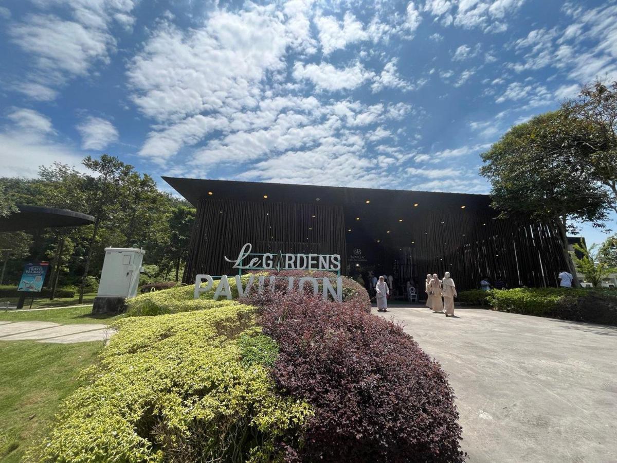 Naura Homestay Taman Scientex Kundang Jaya, Rawang - Chambres d’hôtes Ladang Seri Kundang