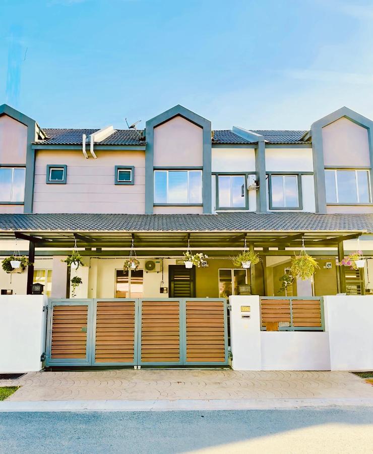 Sapphire Garden Suites, SP Saujana - B&B
