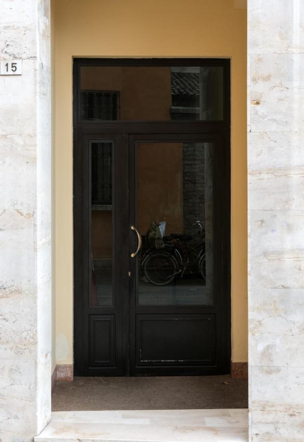 St. Vitale’s Basilic view elegant apartment - Ferienwohnung
