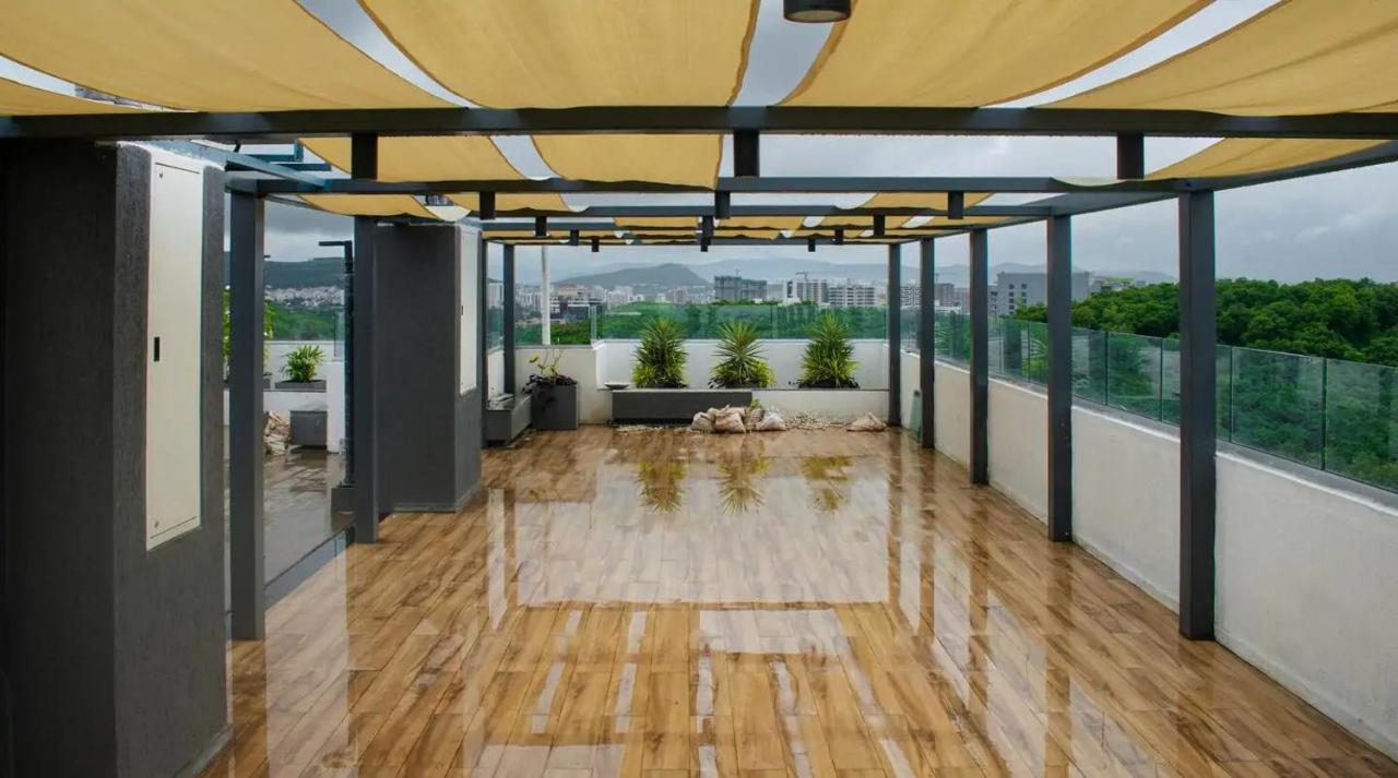 Hillside Lakeview stay near Baner - B&B poona