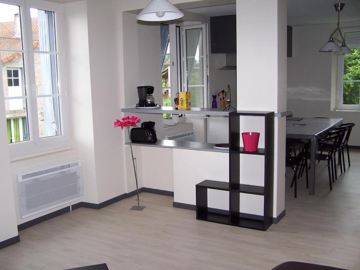 Gite Des Noisetiers - Ferienwohnung Saint-Junien