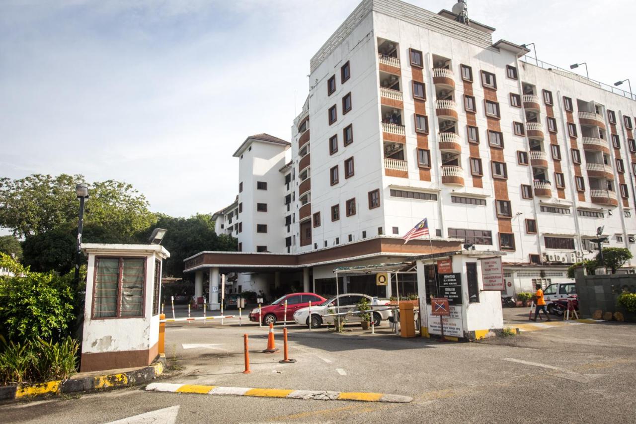 Bayu Beach Resort Apartment Seaview Private Beach - B&B