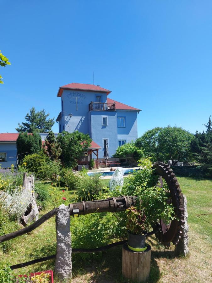 penzion Poutník - Bed and Breakfast Mláka