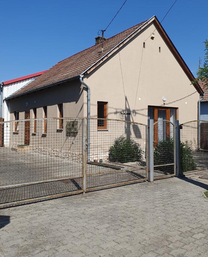Vár-Lak Vendégház - B&B Kalocsa