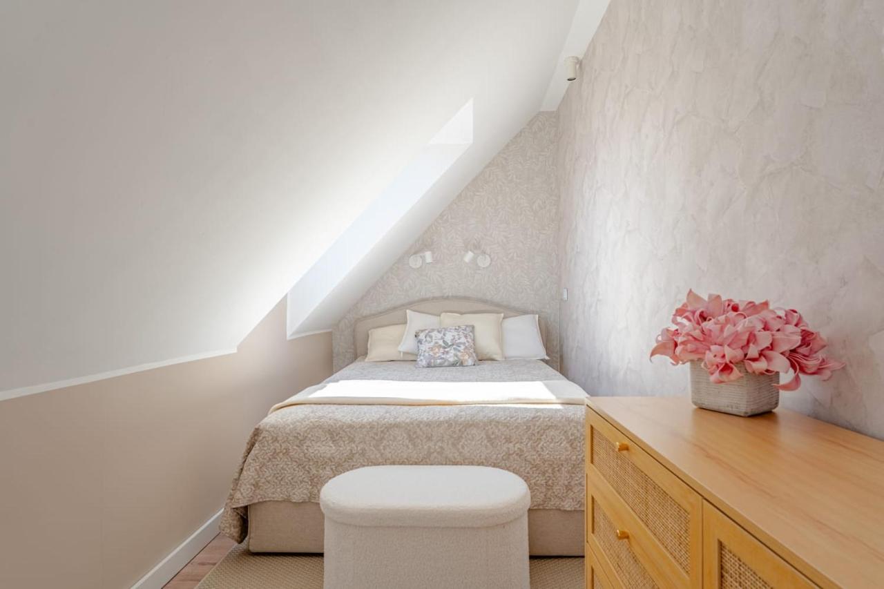 Olympic Two-Level Loft Apartment - B&B