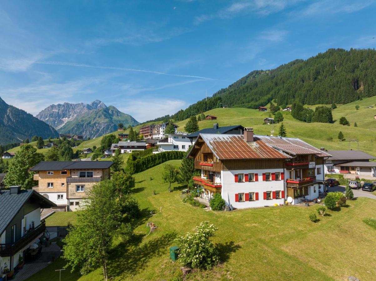 Landhaus Beate - Bed and Breakfast Hirschegg