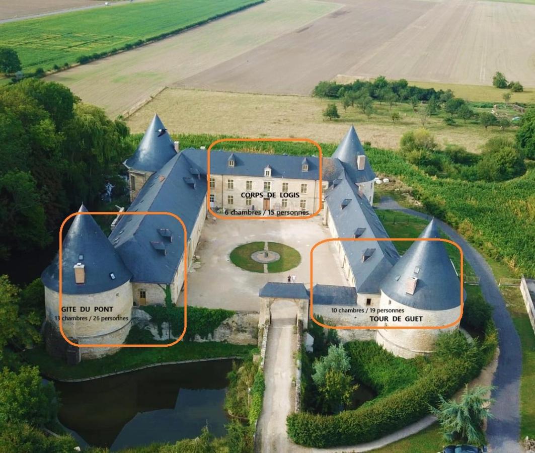 3 Gîtes avec piscine au Château de Charbogne - B&B