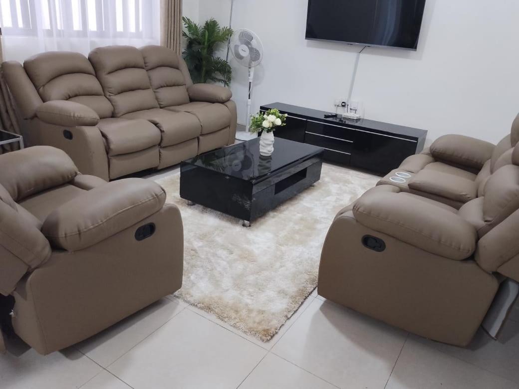 Sofitel 3 bedrooms own compound milimani - B&B