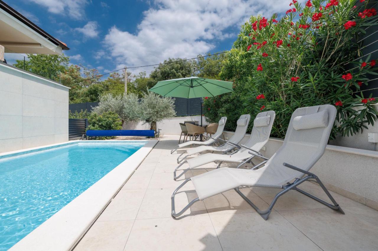 Lulani Soline Pool Apartment - B&B