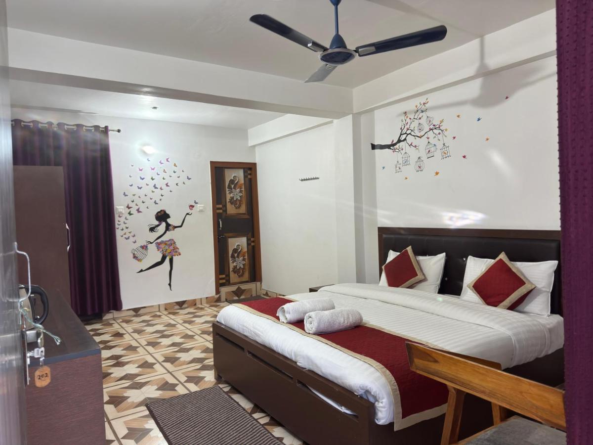 Sunshine Homestay - B&B Bhowāli