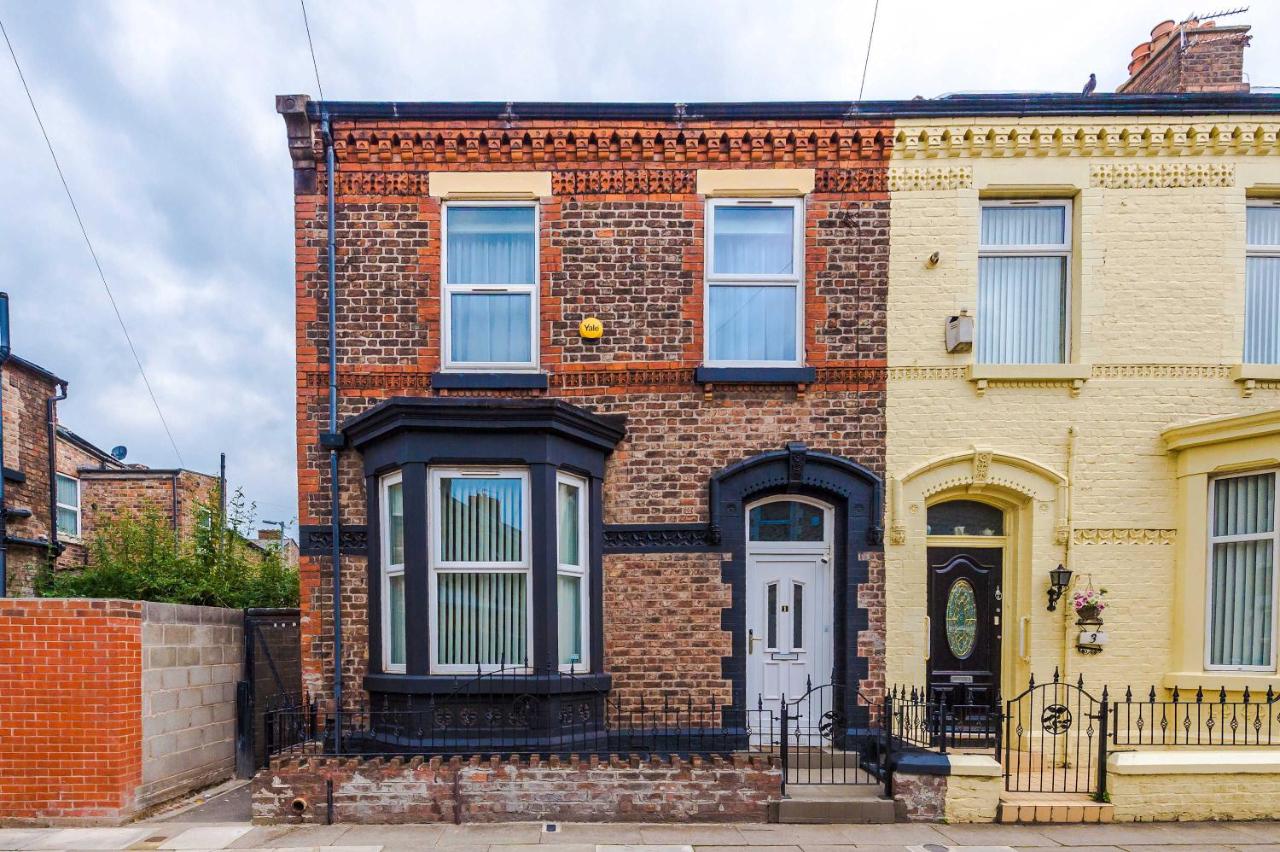 Stunning & Spacious Home by 53 Degrees Property, Sleeps 7 in the heart of Anfield! - Chambres d'hôtes Liverpool