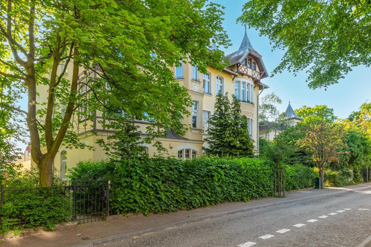 Family Stay Sopot - Apartament dla rodzin z parkingiem - spokojna kamiennica - by Lion Apartments - Chambres d'hôtes Sopot