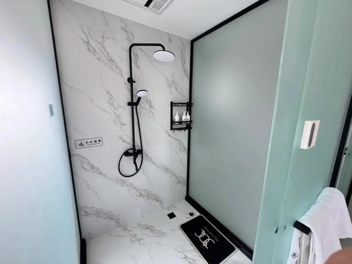 Kamer met Kingsize Bed en Uitzicht op de Bergen