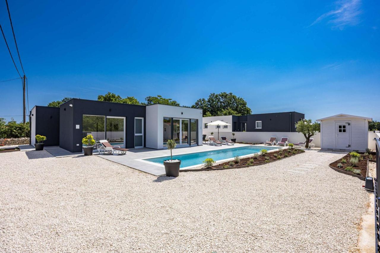 Villa Magdalena with private pool - Bed and Breakfast Štokovci