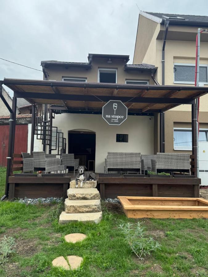Apartmán Na Stopce - B&B Zaječí